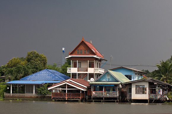 River homes