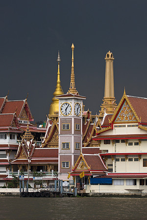 Chao Phraya Monastery